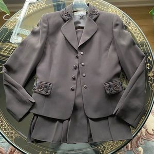 TAHARI Arthur S. Levine skirt set